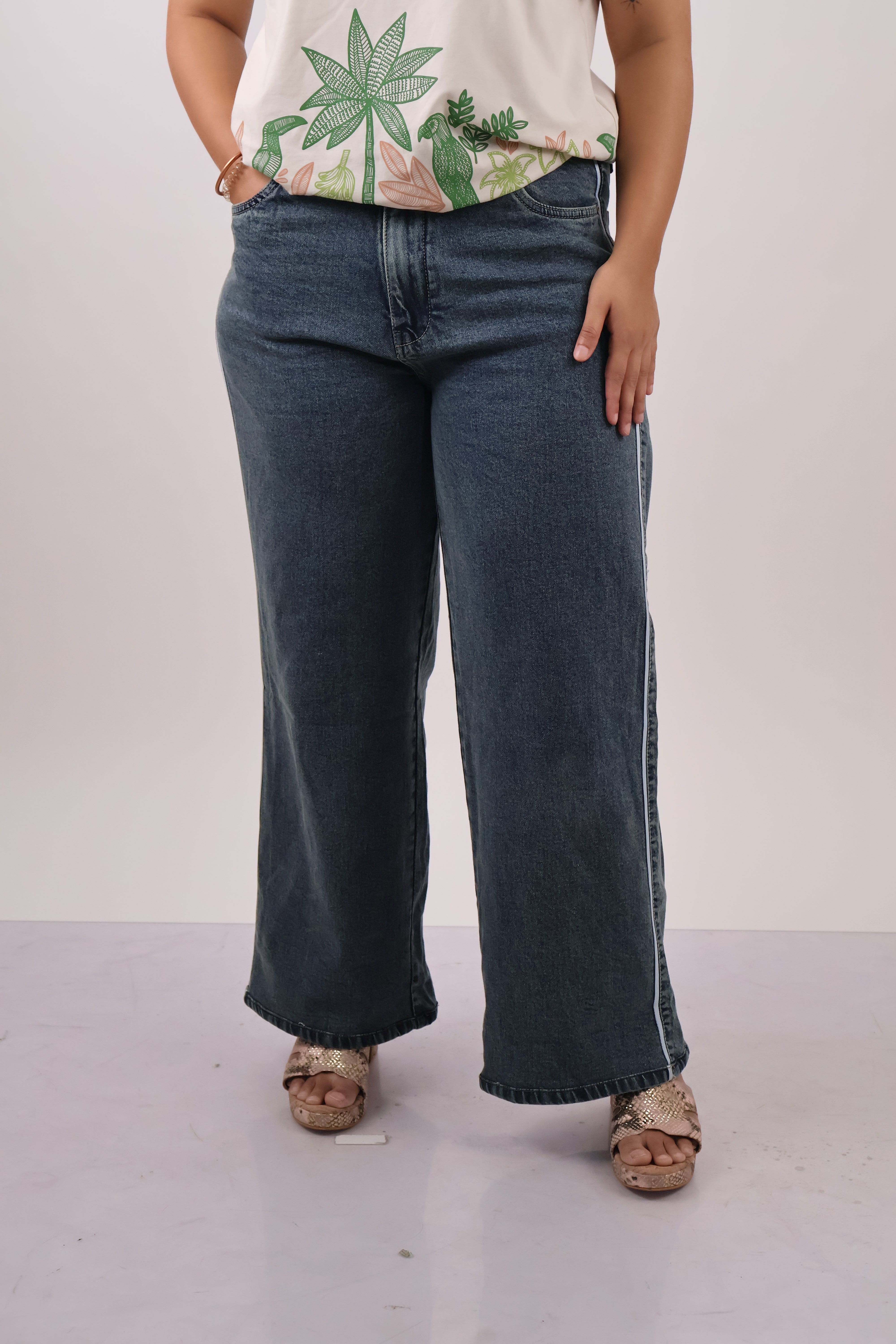 Wide-Leg Jeans With Side Rib