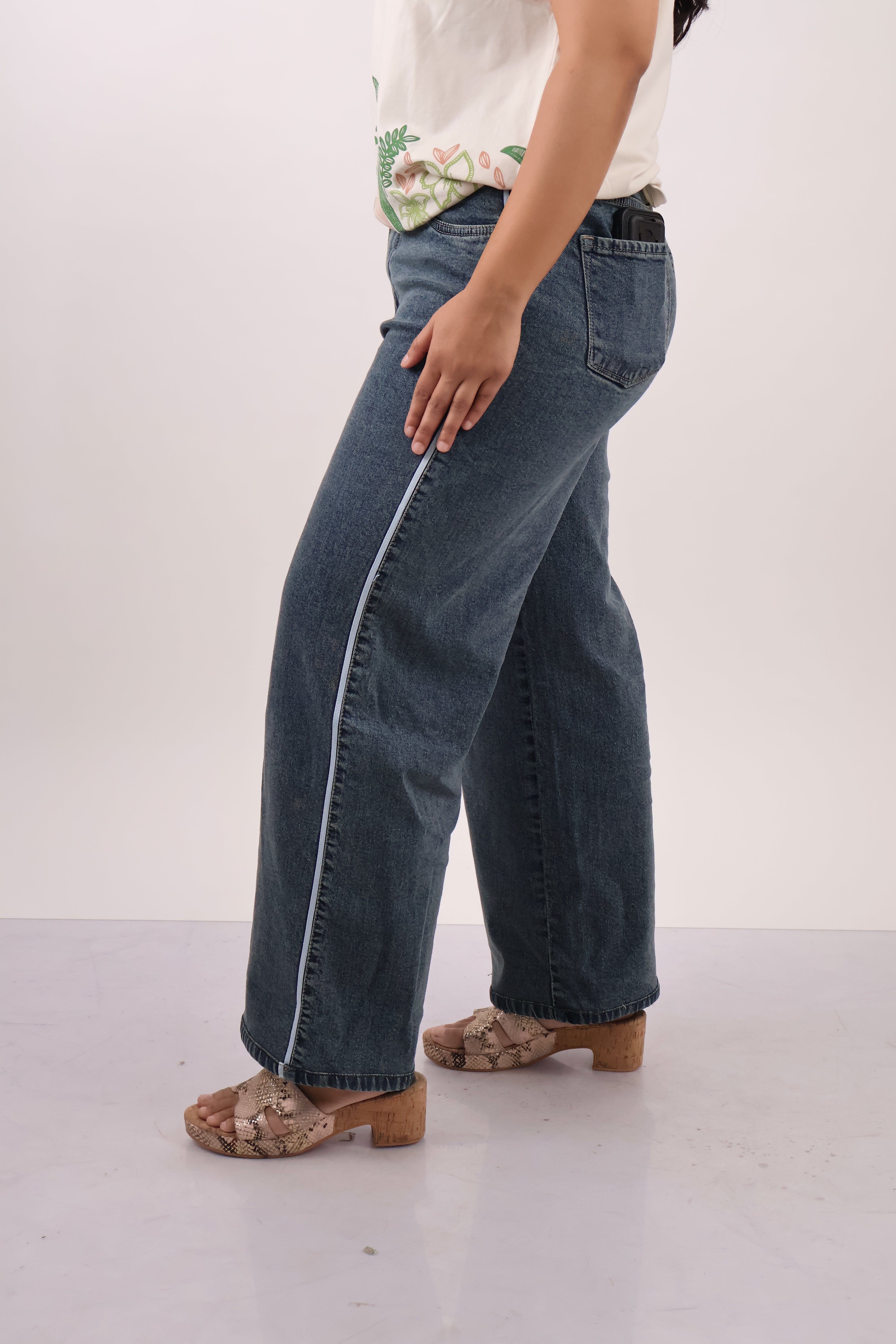 Wide-Leg Jeans With Side Rib